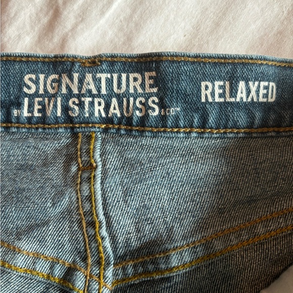 Levi’s Sugnature Relaxed Fit jeans.  Size 30x30 - Picture 4 of 6